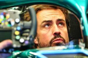 Sa karera sa Imola, narinig si Fernando Alonso na tila frustrado habang nakikipag-usap sa team radio, tinawag pa ang sarili bilang pinakamaswerteng driver sa buong mundo. Pero nitong Huwebes sa Monaco, nilinaw ng driver ng Aston Martin na hindi talaga iyon ang nararamdaman niya — ayon sa kanya, lahat ng problema ay nag-ugat sa kakulangan ng bilis ng kanilang kotse.